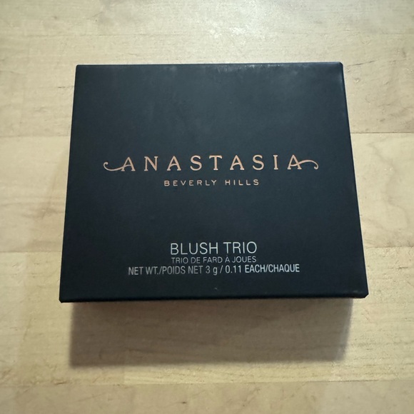 Anastasia Blush Trio NEW!! - Picture 2 of 4
